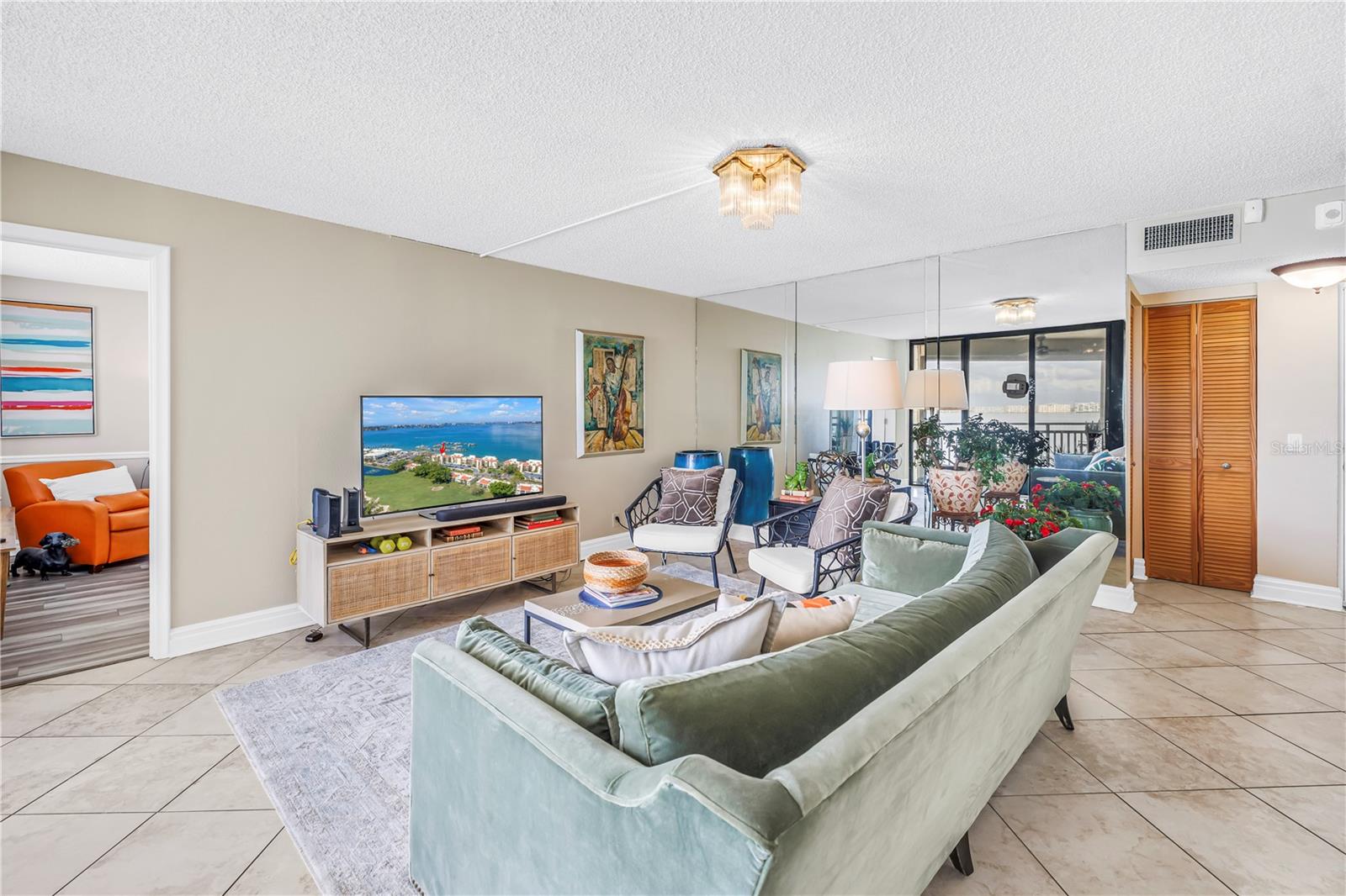 LA PUERTA DEL SOL CONDO - Residential