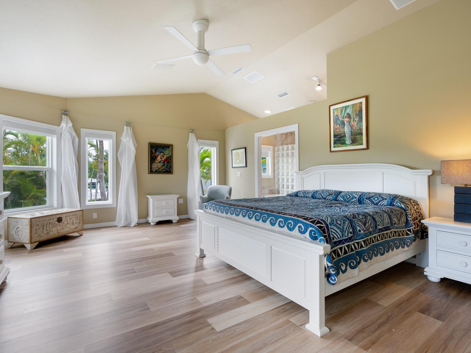 SIESTA MANOR - Residential