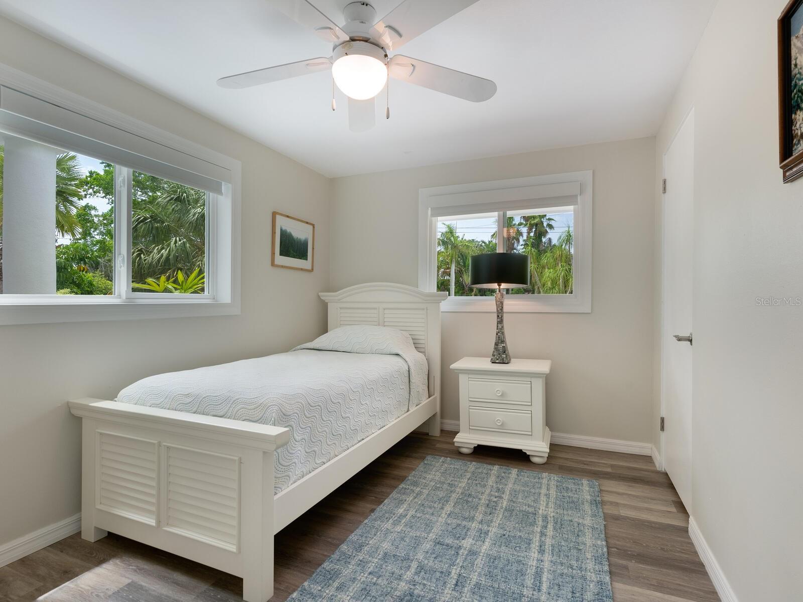 SIESTA MANOR - Residential