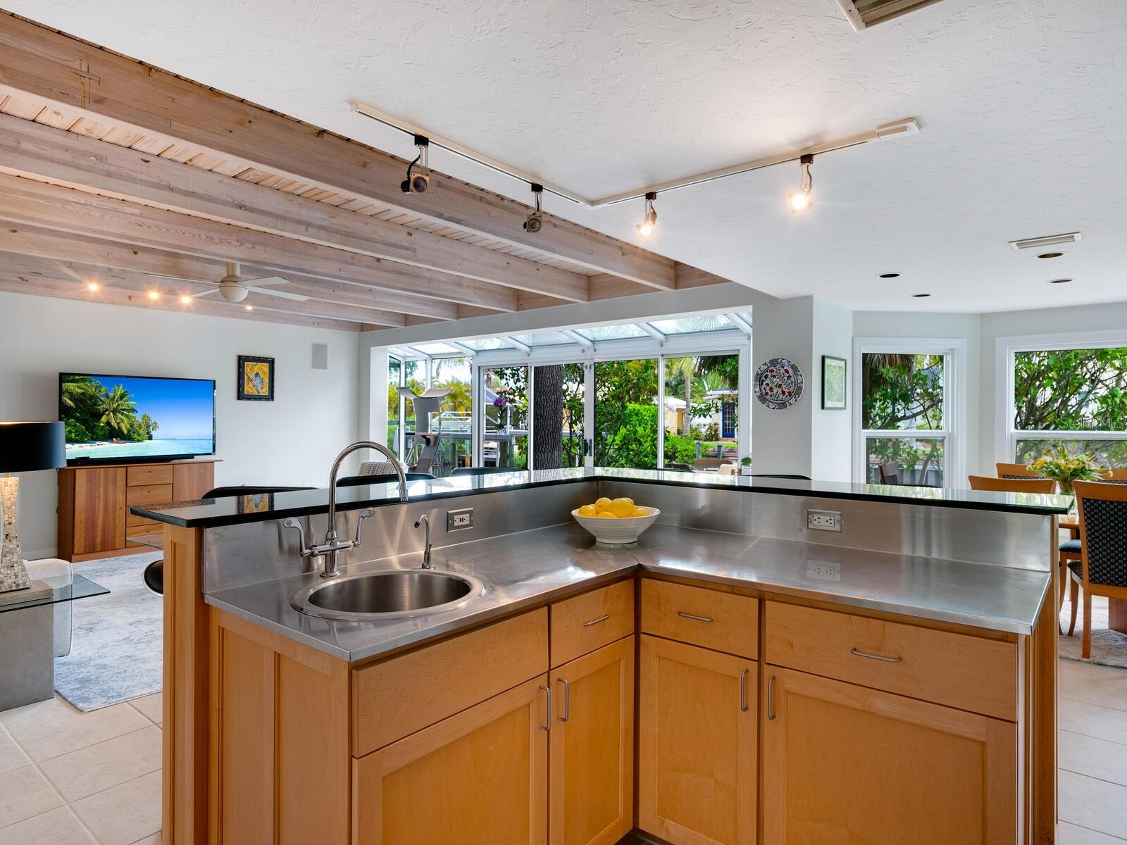 SIESTA MANOR - Residential