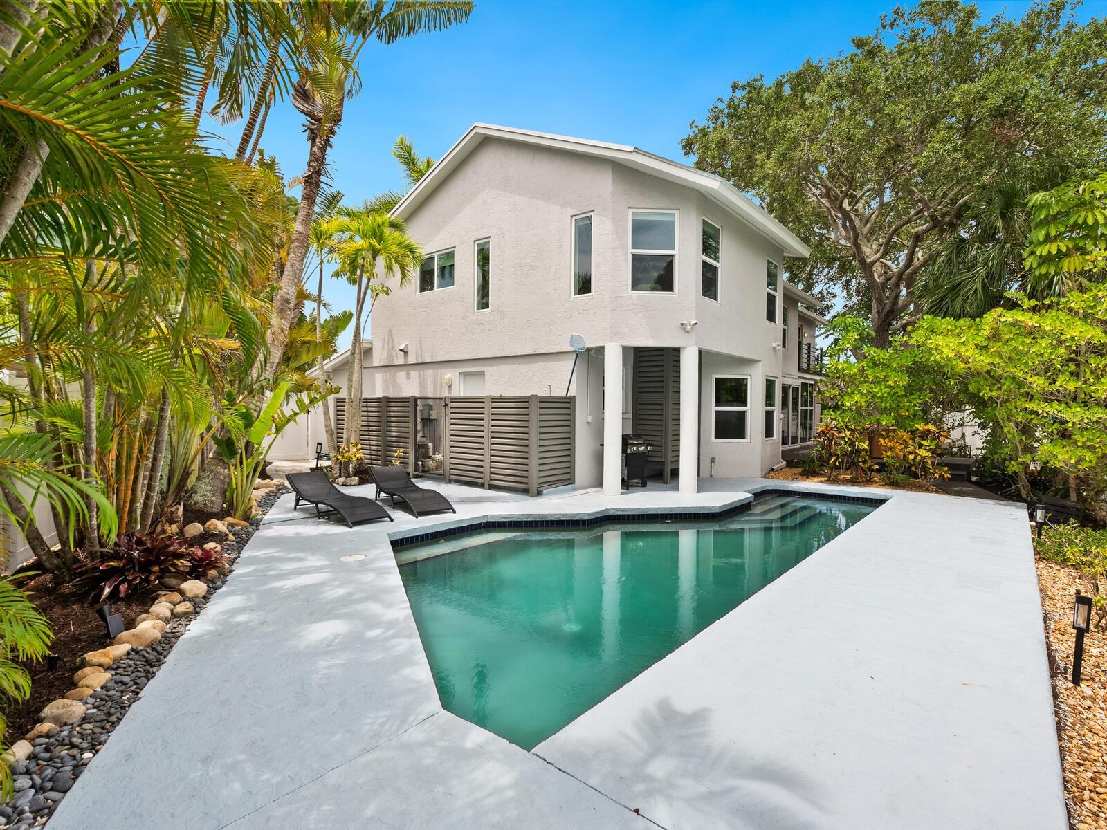 SIESTA MANOR - Residential