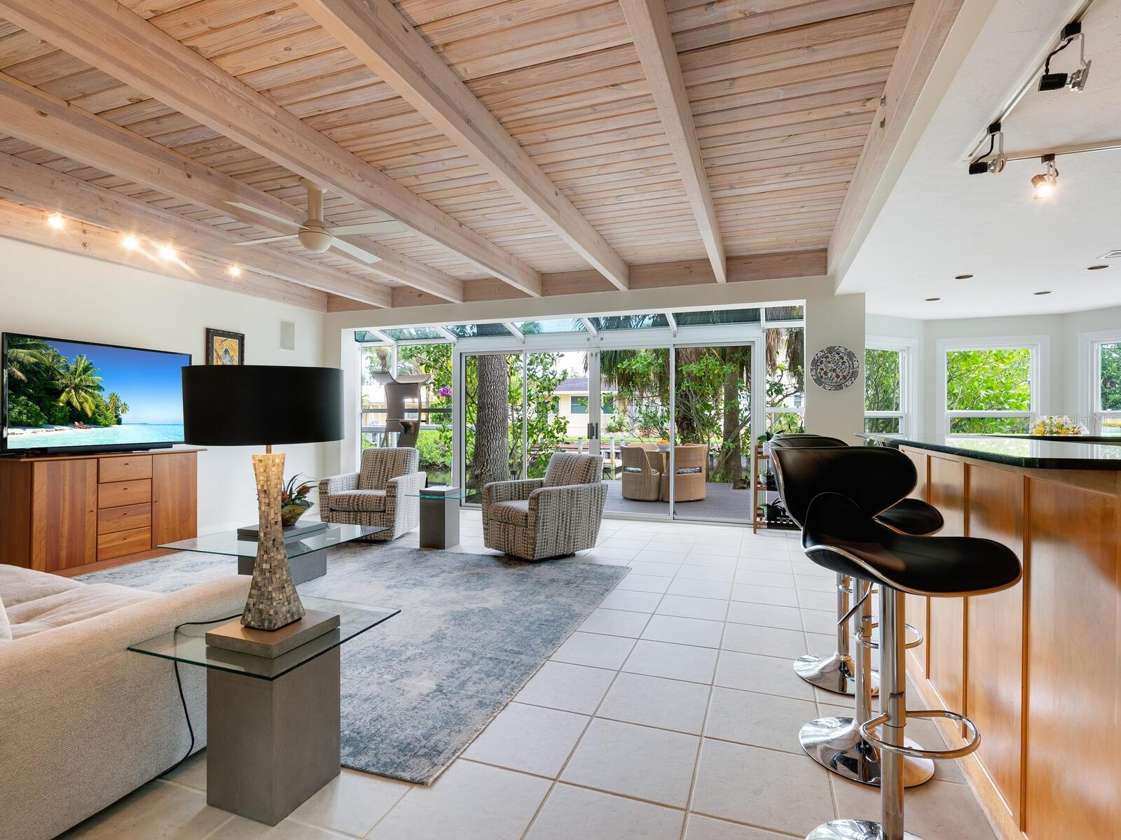 SIESTA MANOR - Residential
