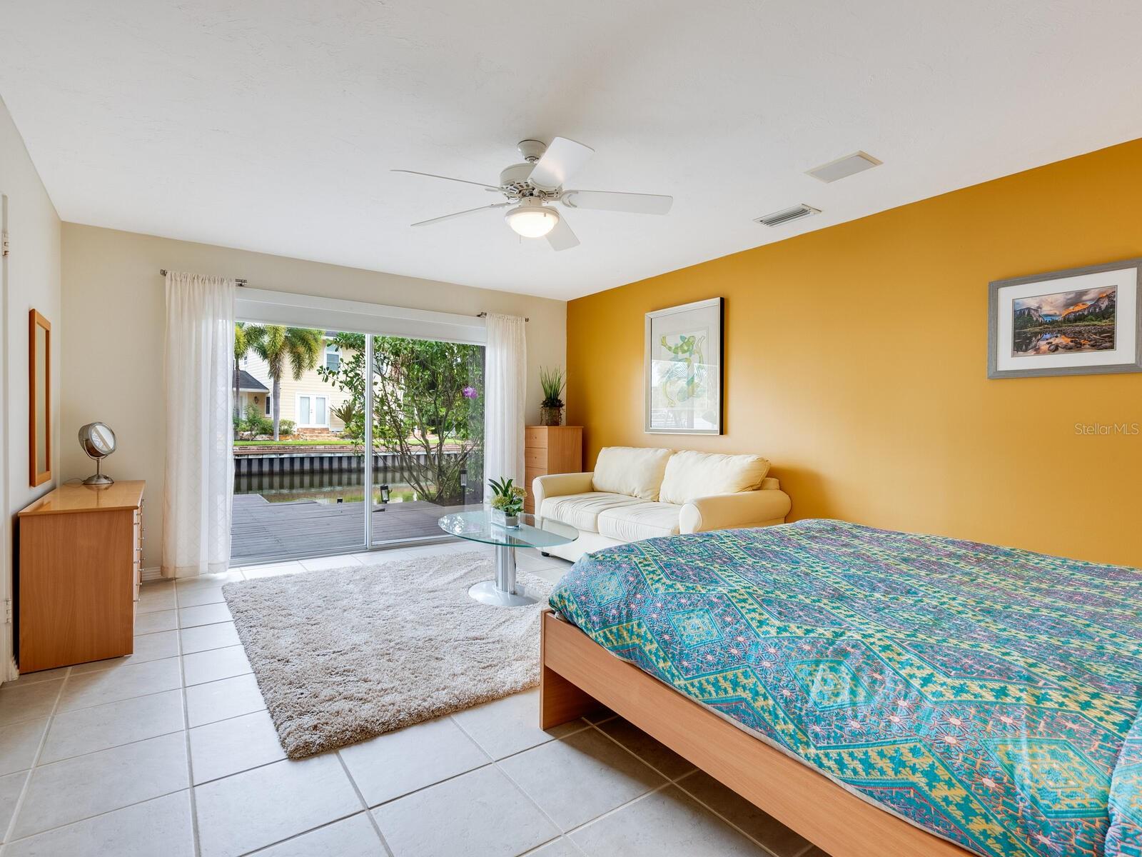 SIESTA MANOR - Residential