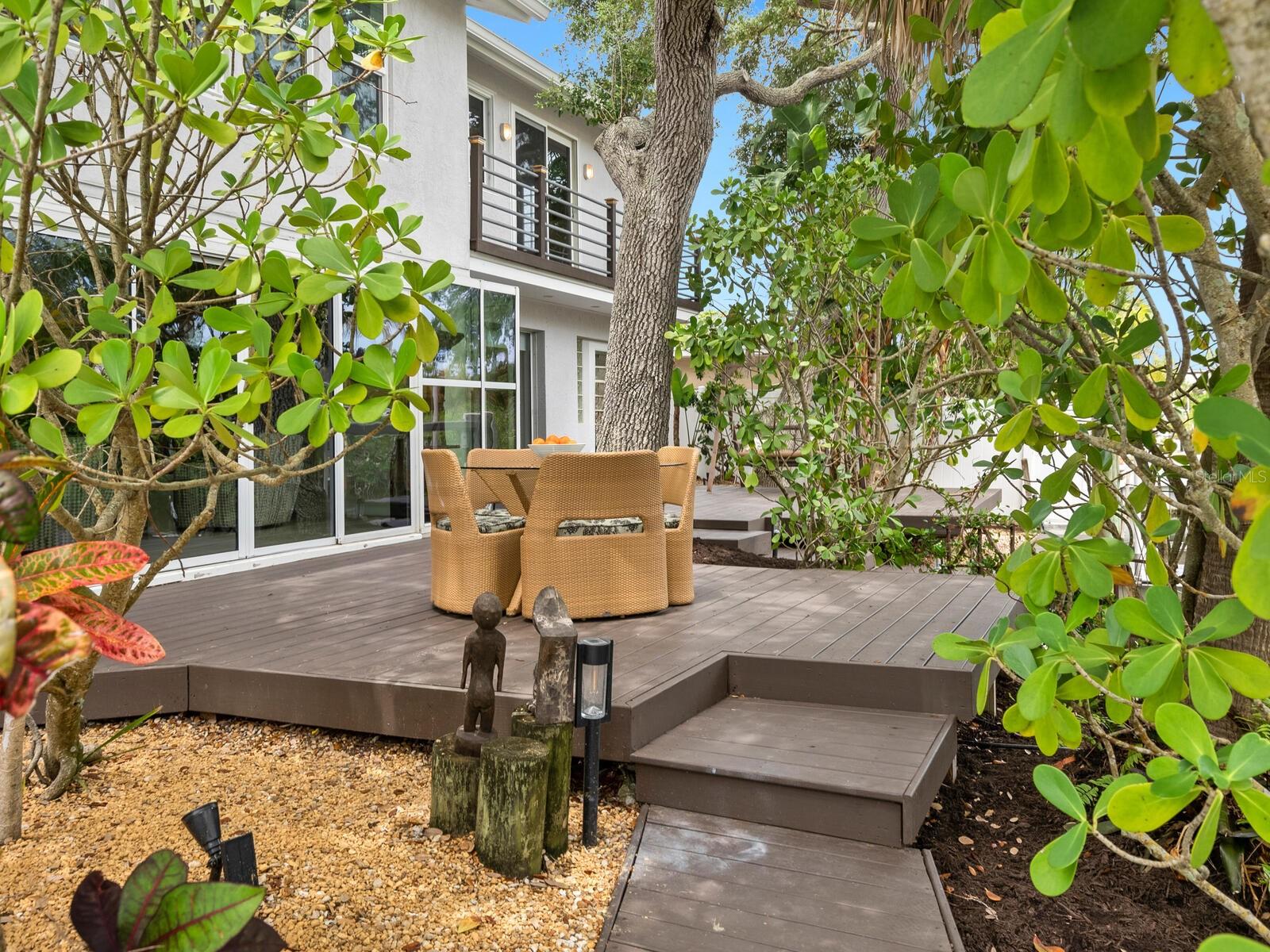 SIESTA MANOR - Residential