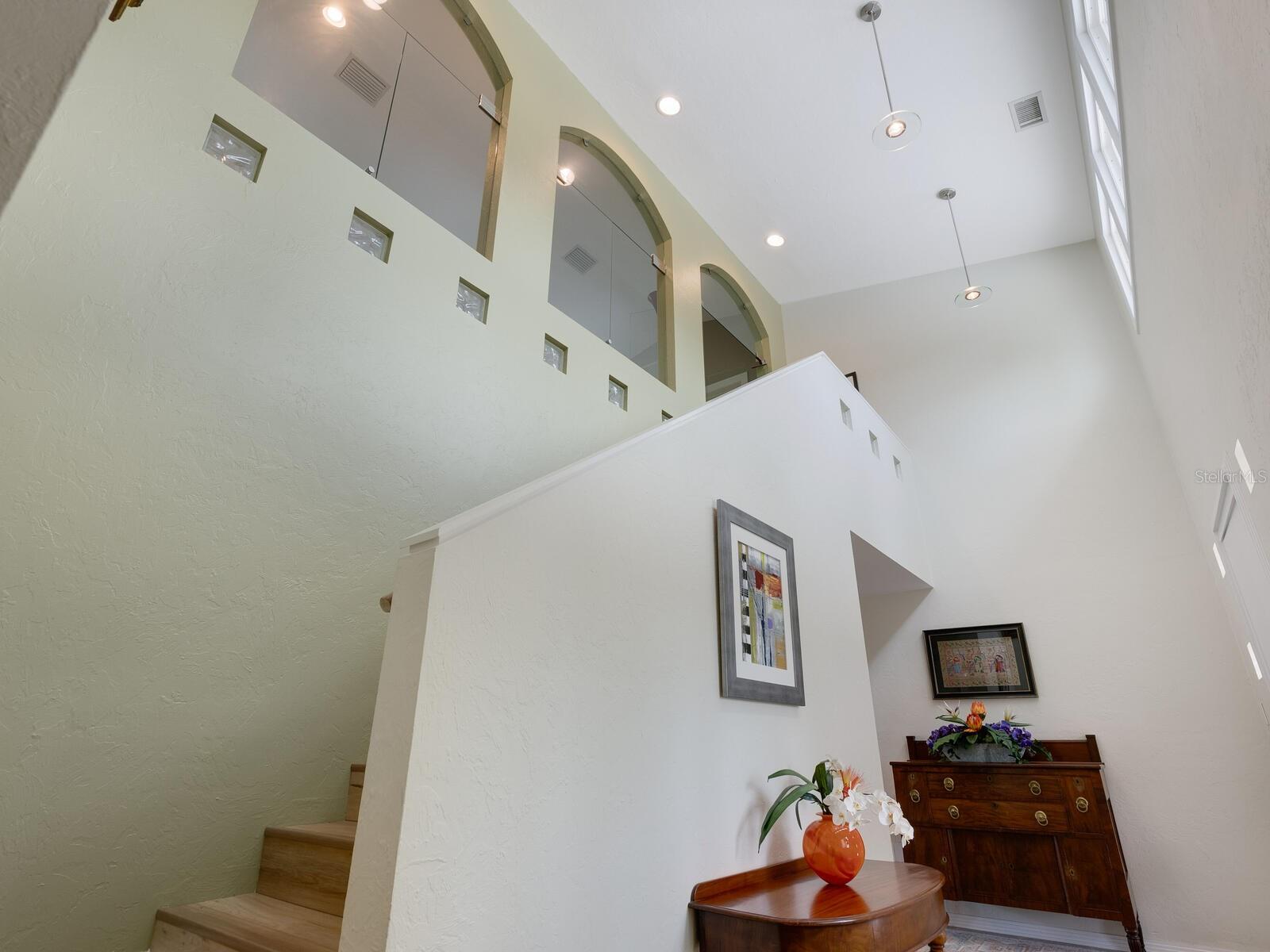 SIESTA MANOR - Residential