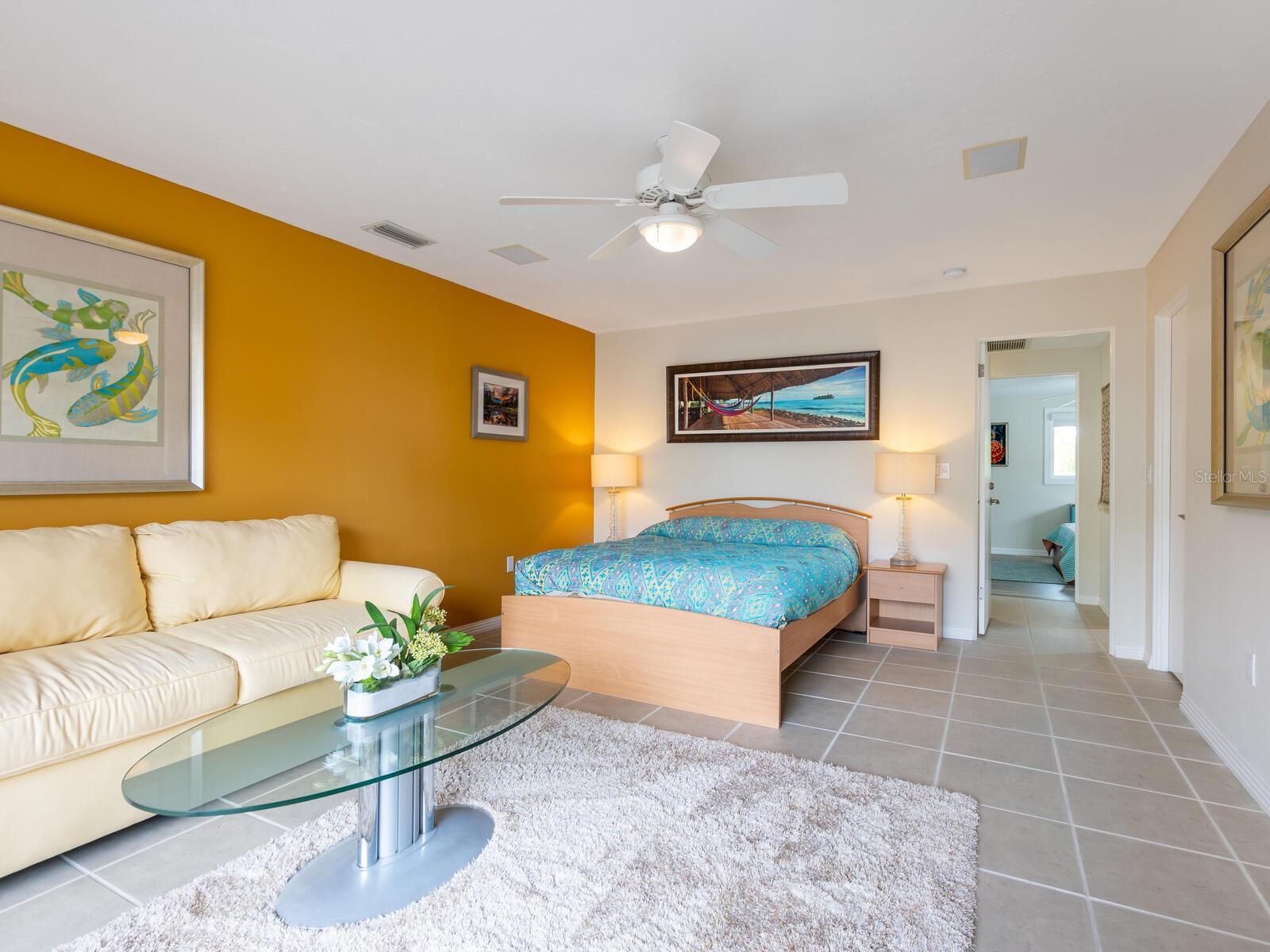 SIESTA MANOR - Residential