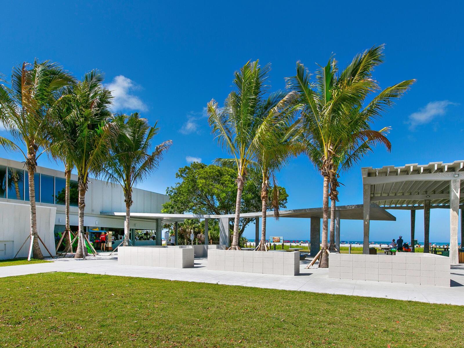 SIESTA MANOR - Residential