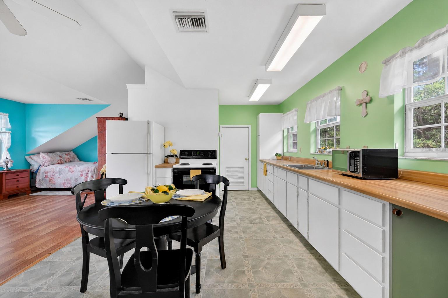 LAKE LEON - Residential
