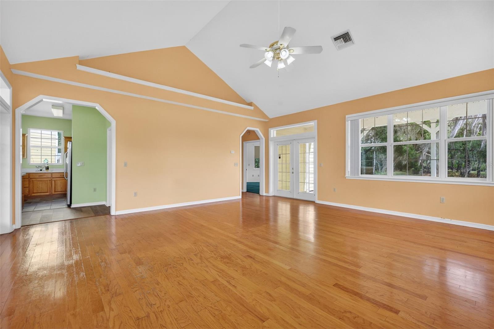 LAKE LEON - Residential