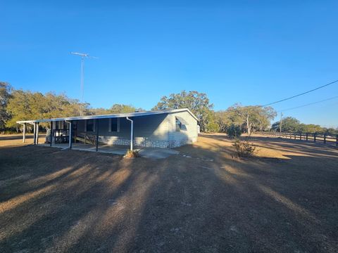 Photo of 12275 SE 113th Terrace, Belleview, FL 34420 (MLS # OM718931)