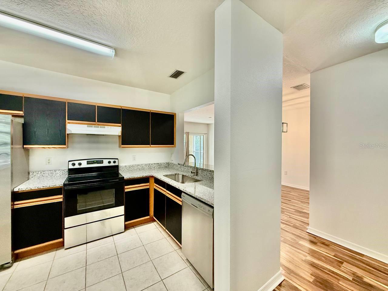 VILLAGES OF BLOOMINGDALE CONDO - Residential Lease