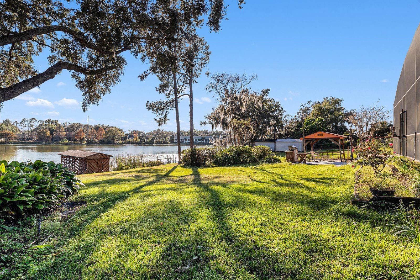 607 E LAKESHORE DRIVE