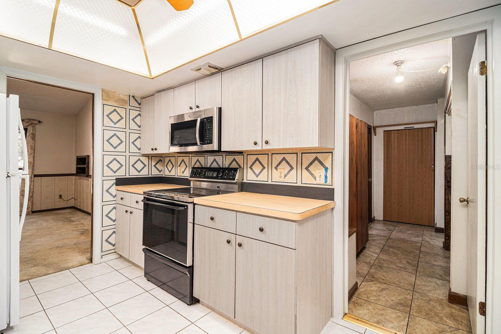 LAKE SHORE GARDENS REP - Residential