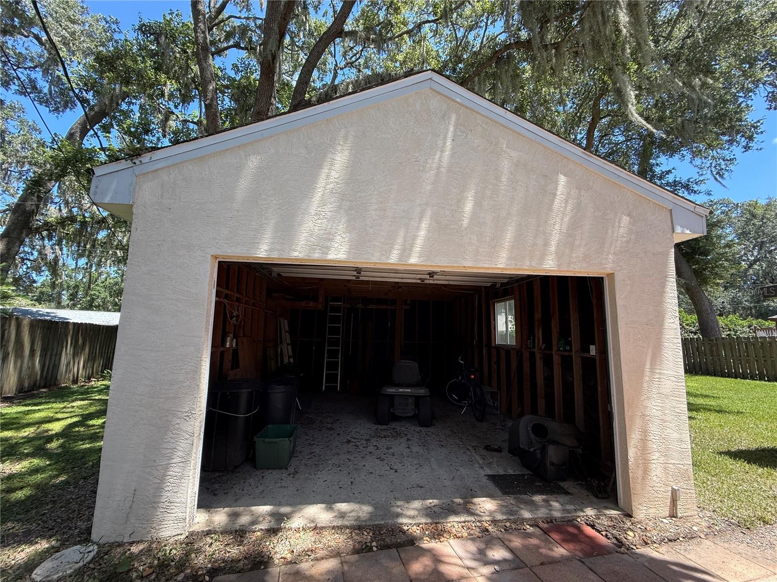 1509 QUEEN PALM DRIVE