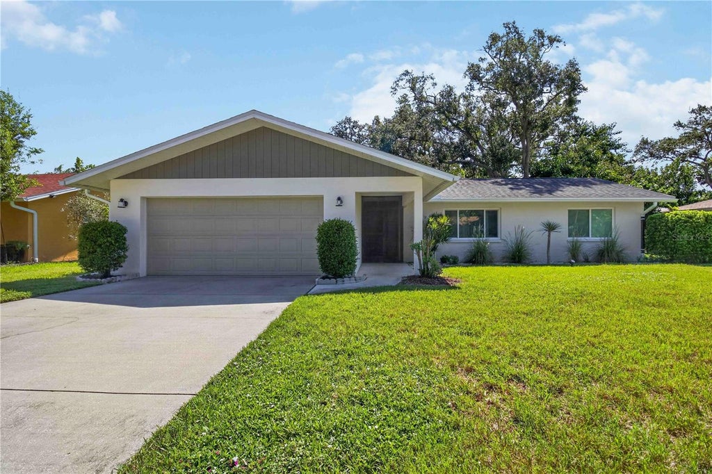 Photo of 4825 Huntleigh Drive, Sarasota, FL 34233 (MLS # A4703146)