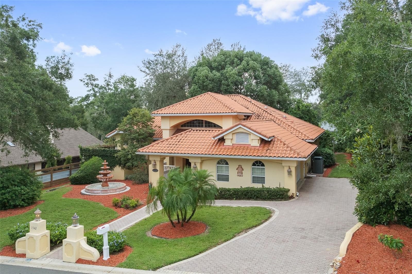 1542 ISLAY COURT