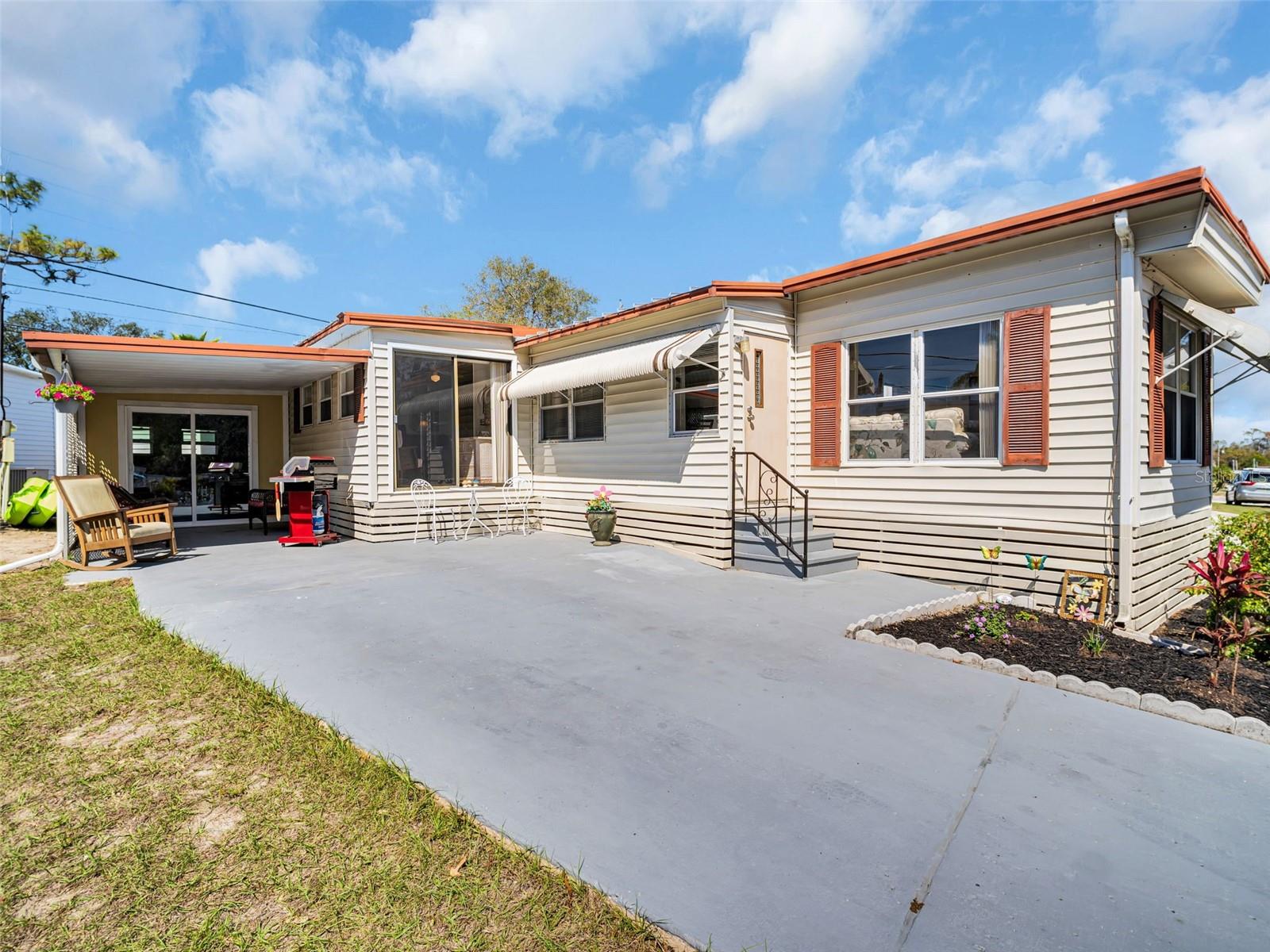 Bright & Updated 3-Bedroom Mobile Home in Tarpon Springs – Move-In Ready!
Discover the perfect blend of comfort, convenience, and coastal charm in this beautifully updated 3-bedroom, 1.5-bathroom mobile home, nestled in the highly sought-after Leisure Lakes community of Tarpon Springs!
Freshly painted and meticulously maintained, this spacious home features new subfloors and stylish laminate flooring, creating a modern and inviting atmosphere. The primary bedroom boasts a private half bath, while a large attached storage area provides ample space for bikes, lawn equipment, or even a motorcycle. Additional upgrades include a brand-new tankless water heater, newer appliances, and a washer & dryer for added convenience. Some furniture is negotiable!
Community Perks You’ll Love: Ultra-low HOA fees—just $52/month. Pet-friendly & rental-friendly neighborhood. Located along Salt Lake for serene surroundings. Direct access to the Pinellas Trail—50+ miles of paved trails for biking & walking. Close to beaches, parks, shops, and restaurants in historic Tarpon Springs. Enjoy a vibrant social scene with festivals, art shows, concerts, and more!
This move-in-ready home offers everything you need for relaxed Florida living in a lively and welcoming community. Don’t miss out—schedule your private showing today!
