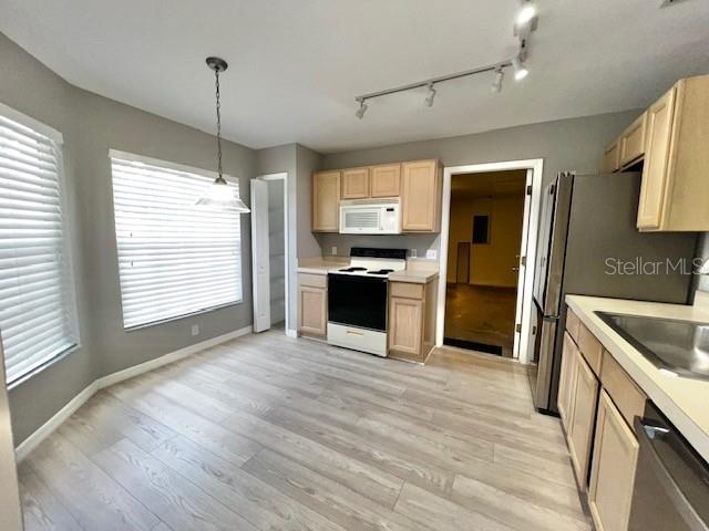 Photo of 2024 Donegan Place, Orlando, FL 32826 (MLS # O6450576)
