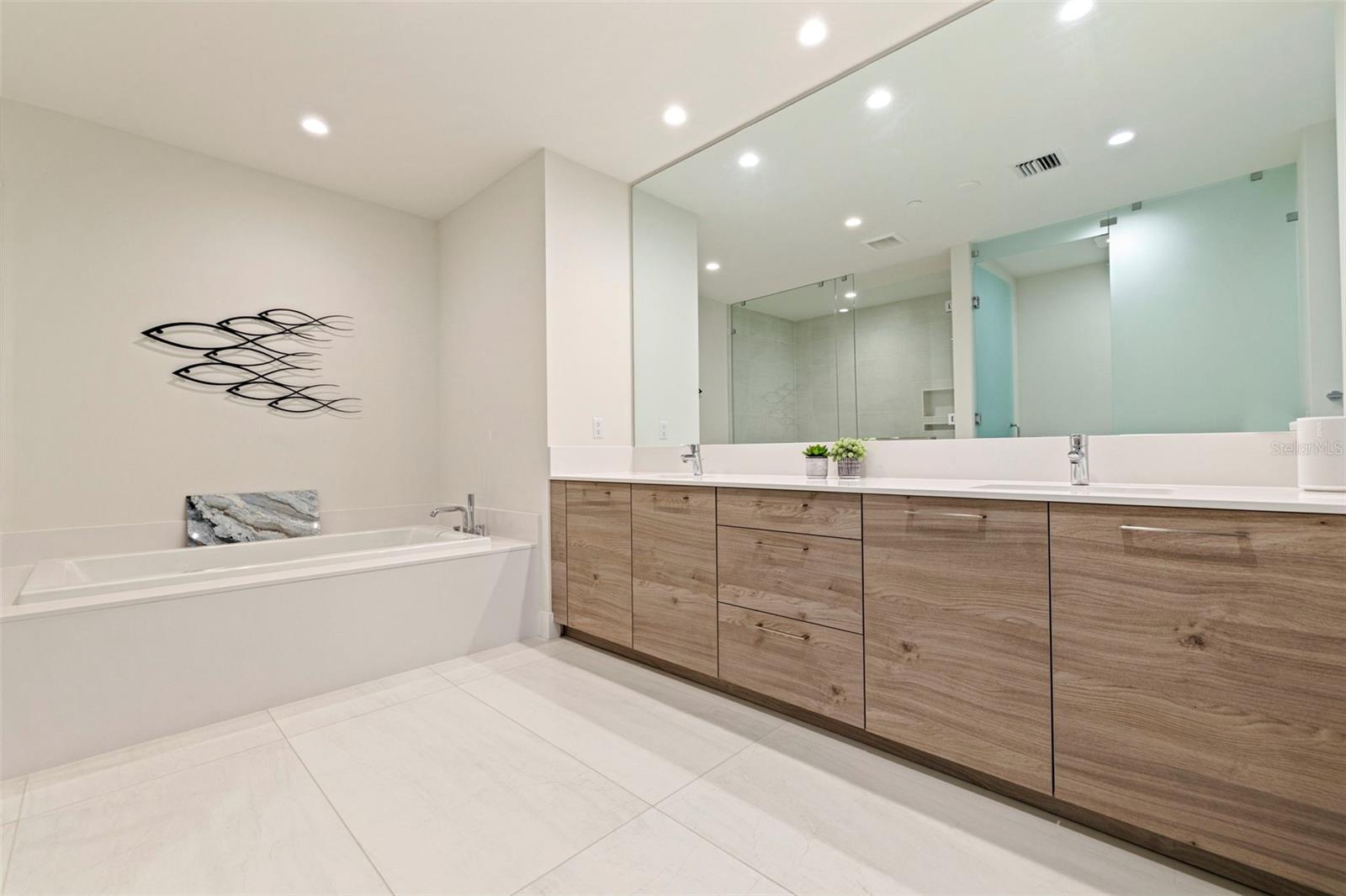 SALTAIRE CONDO - Residential