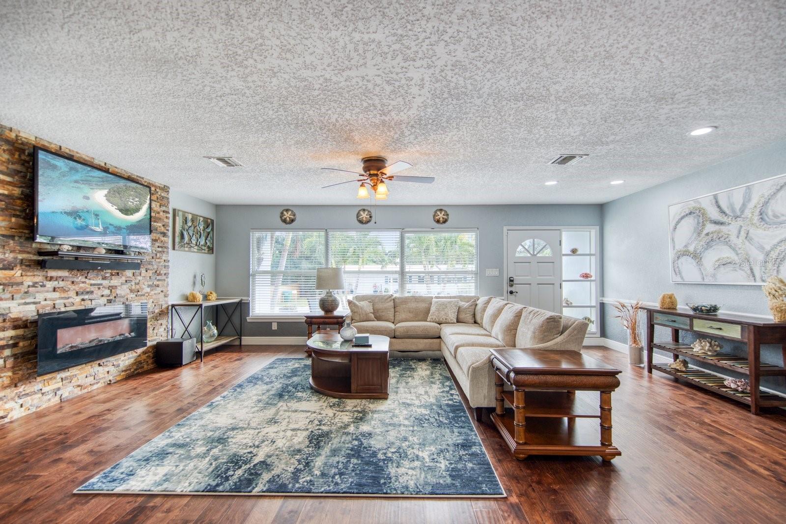 OAKDALE MANOR - Residential Lease