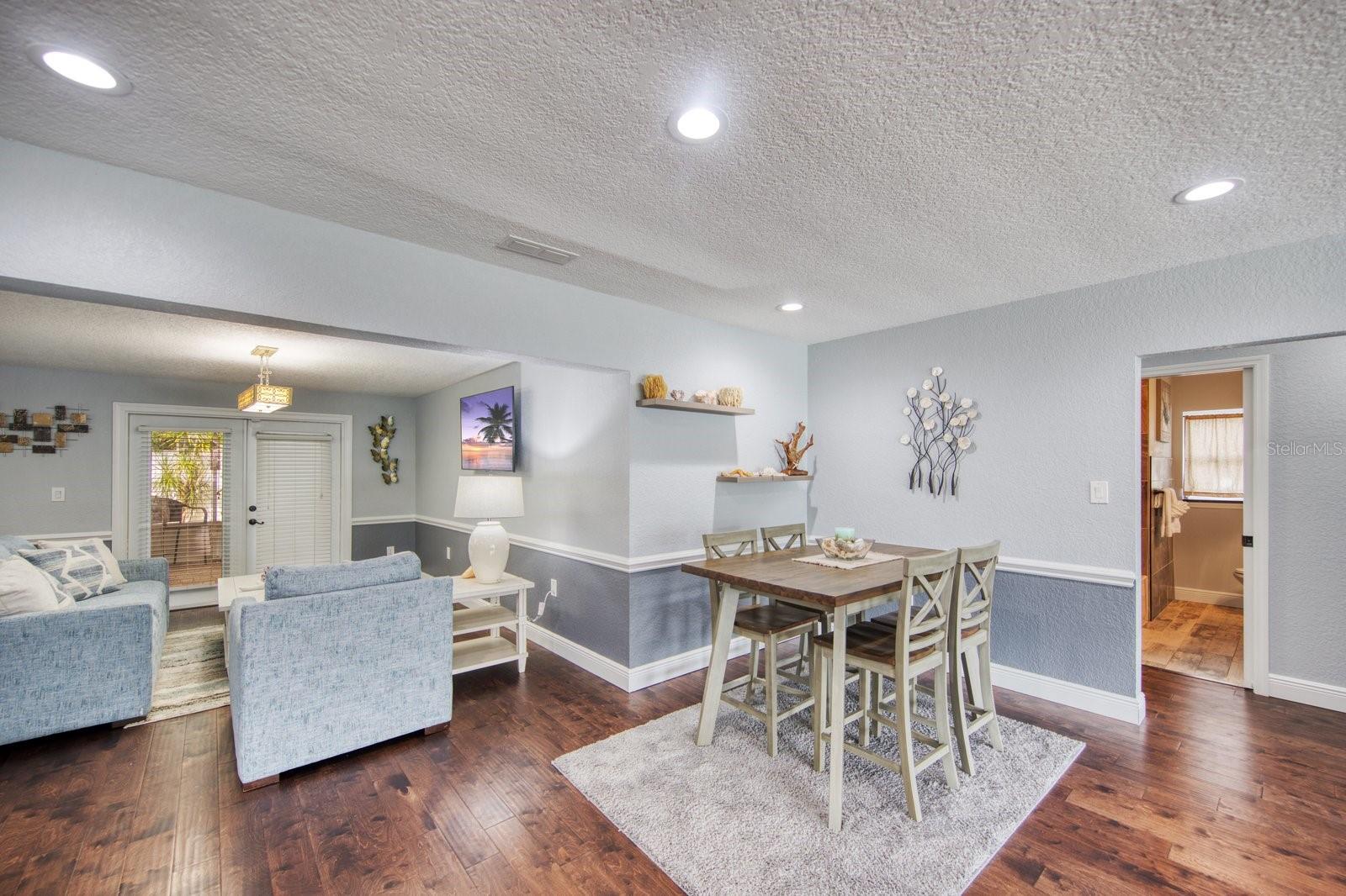 OAKDALE MANOR - Residential Lease