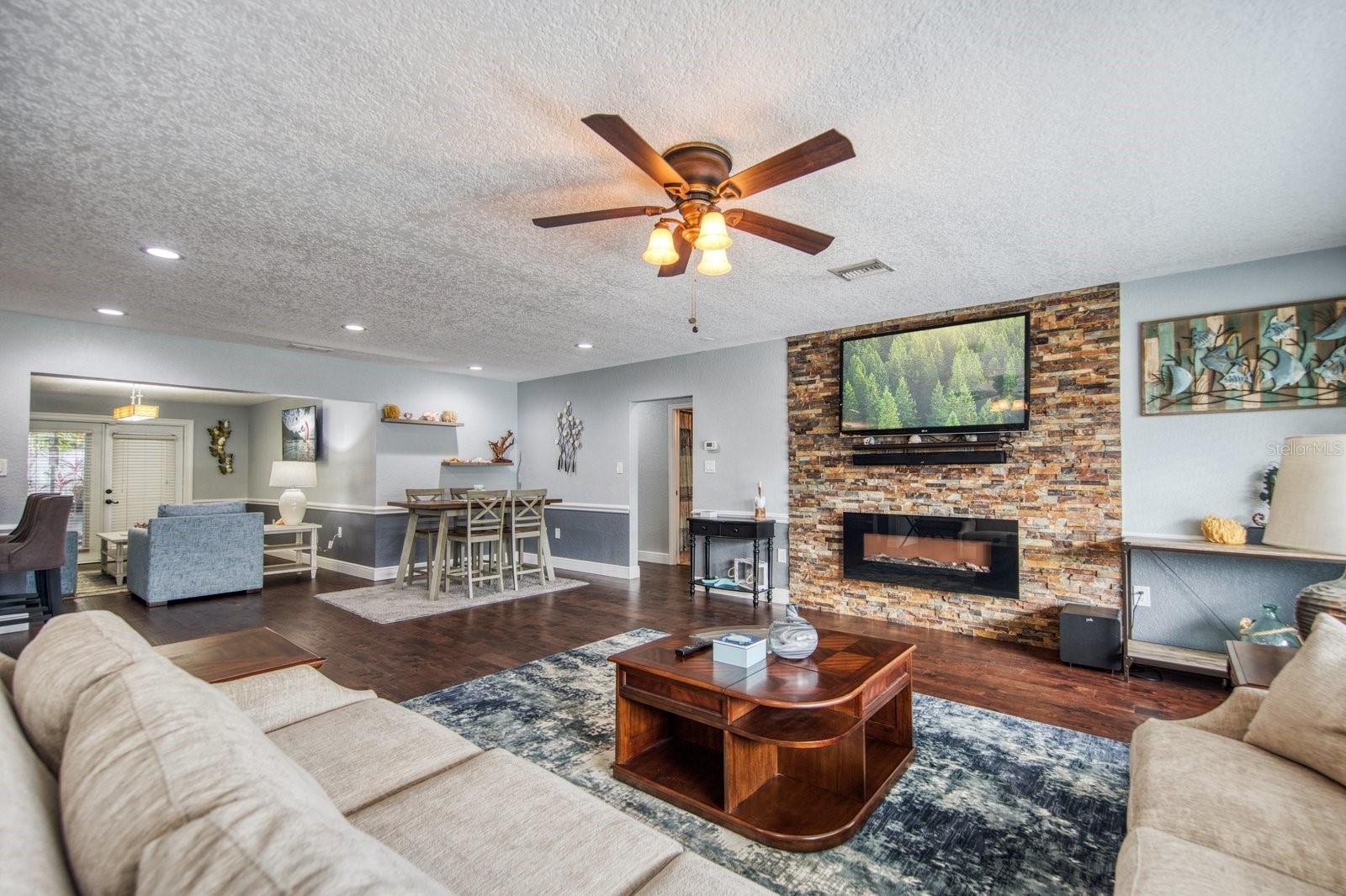 OAKDALE MANOR - Residential Lease