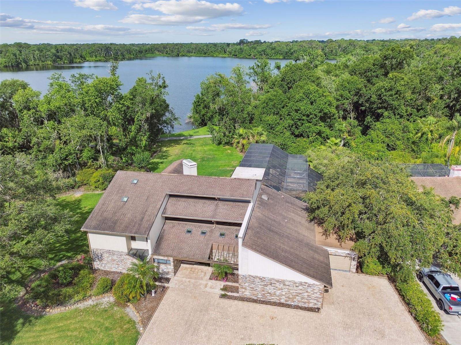 2103 N GOLFVIEW DRIVE
