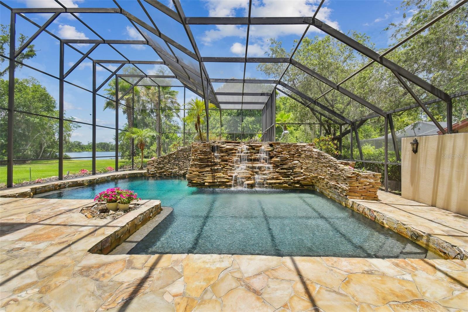 2103 N GOLFVIEW DRIVE