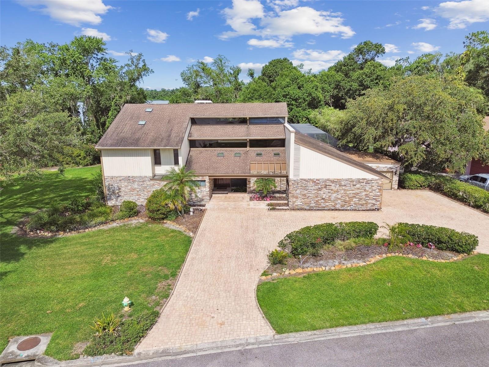 2103 N GOLFVIEW DRIVE