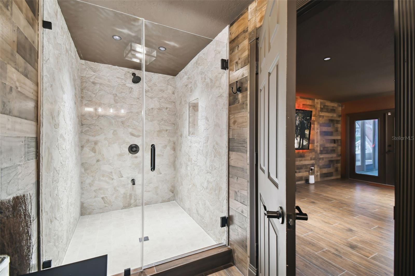 HARBORPOINTE - Residential