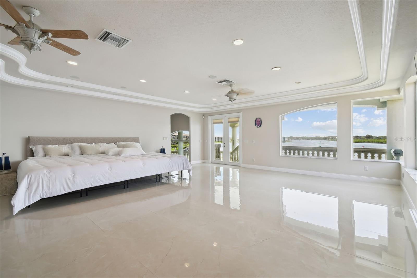 HARBORPOINTE - Residential