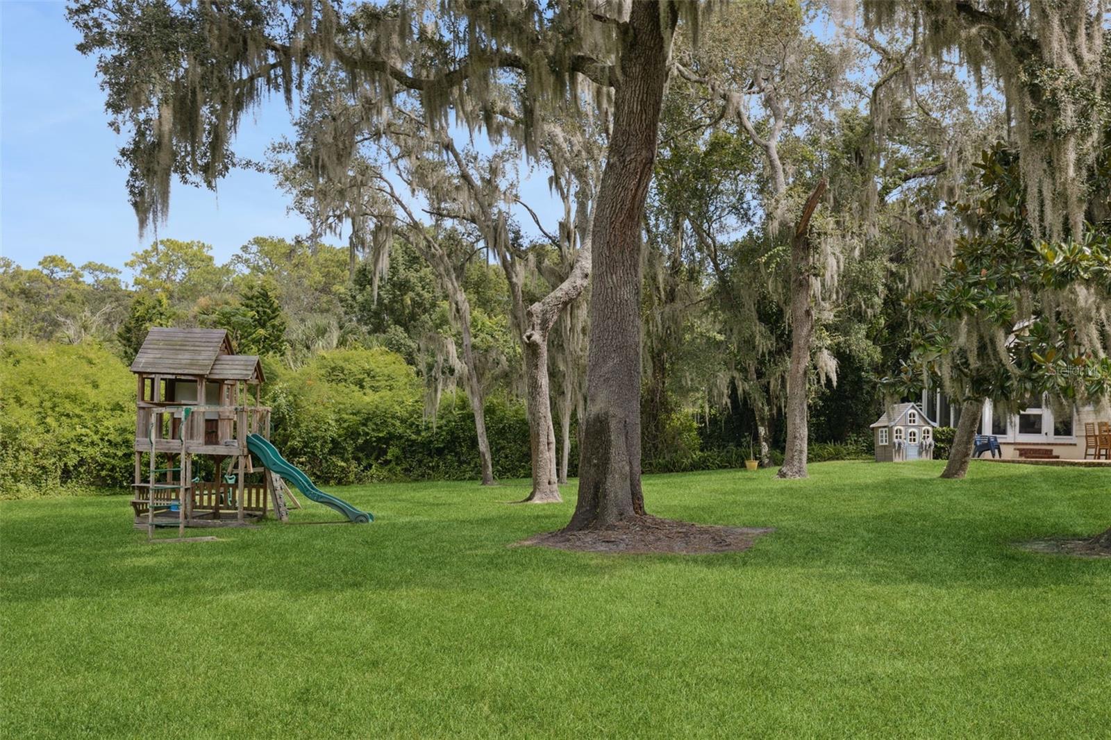 ELYSIUM CLUB - Residential