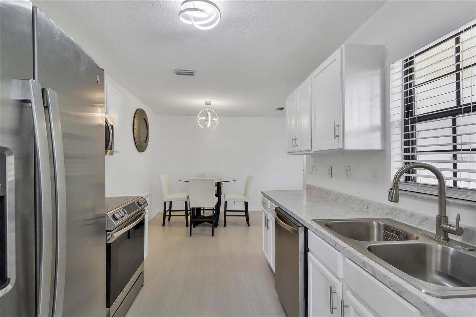 560/562 W JUNIATA STREET