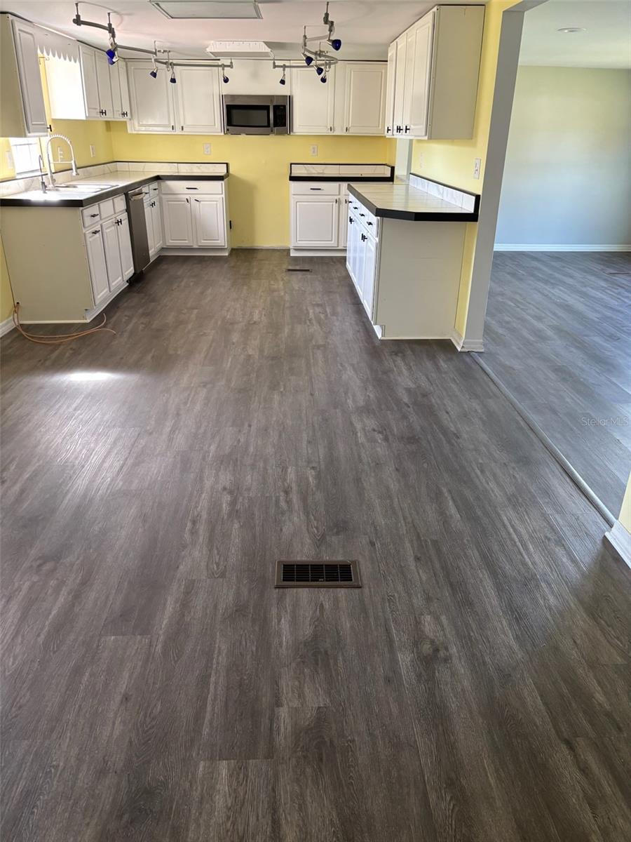 COUNTRY WORLD VILLAGE - Residential