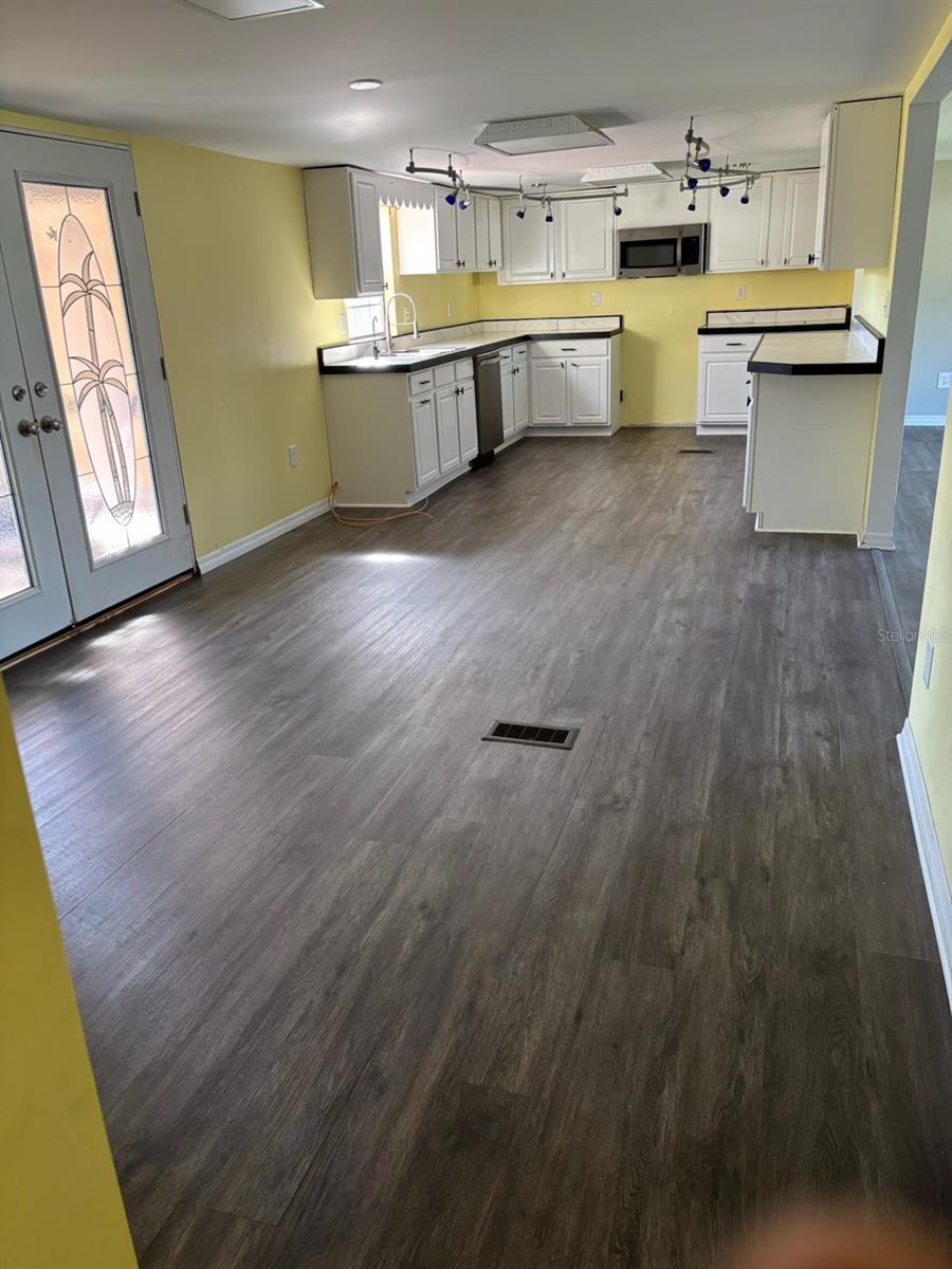 COUNTRY WORLD VILLAGE - Residential