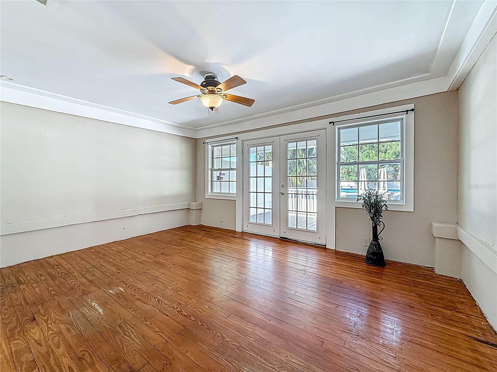 RIDGEWOOD ESTATES ADD - Residential