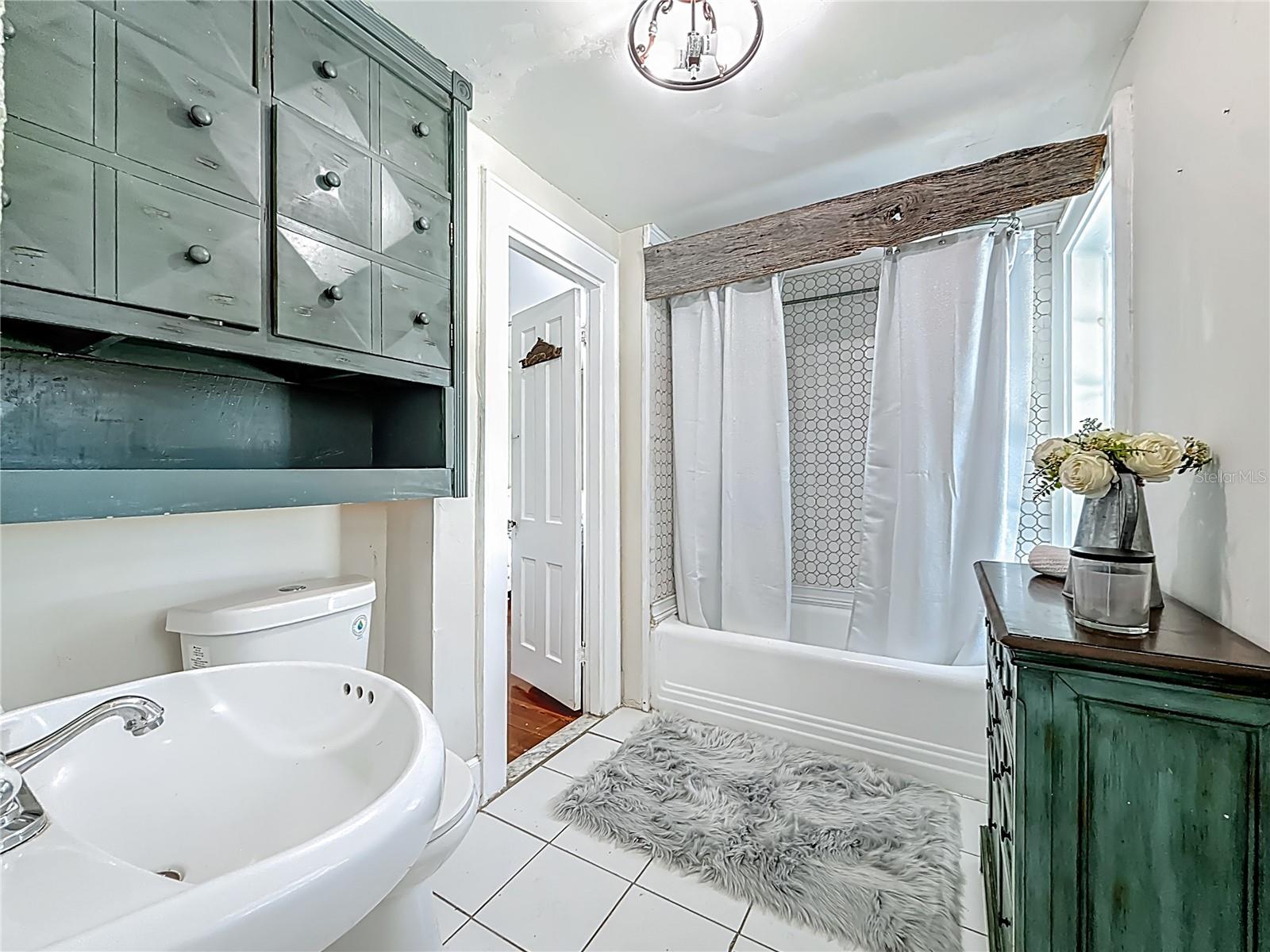 RIDGEWOOD ESTATES ADD - Residential