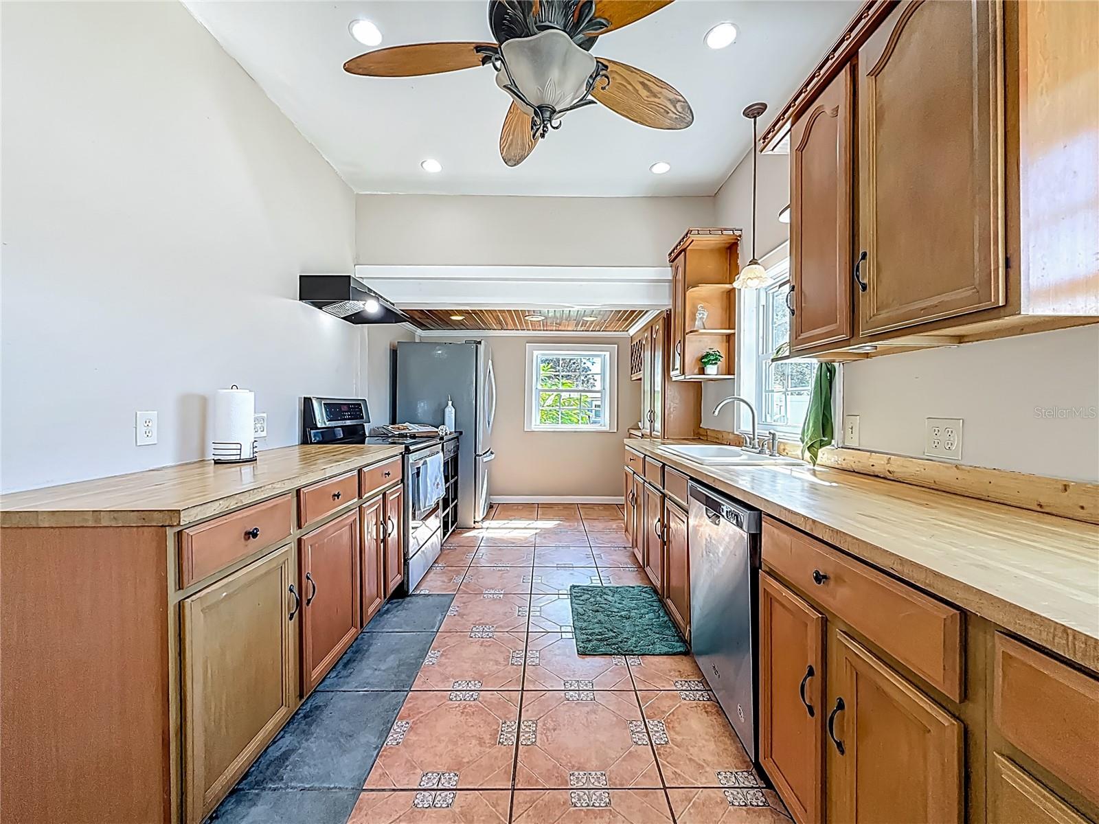 RIDGEWOOD ESTATES ADD - Residential