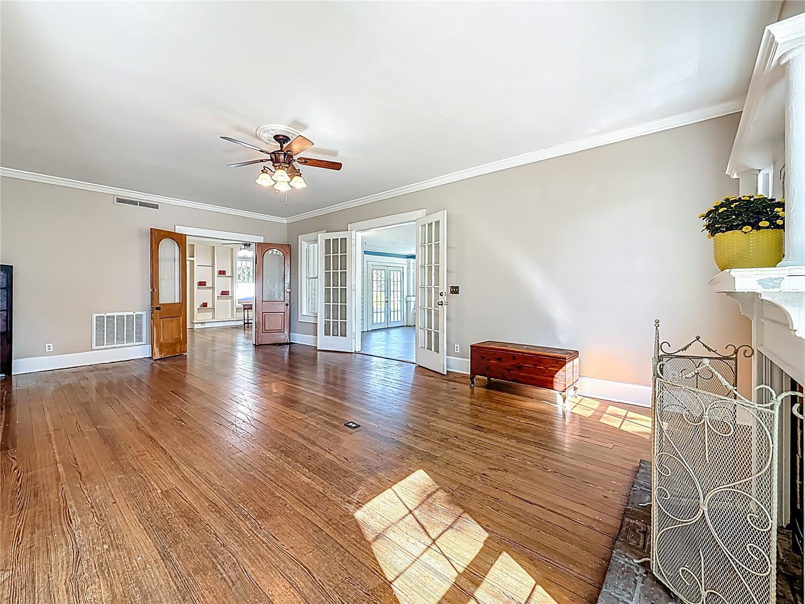 RIDGEWOOD ESTATES ADD - Residential