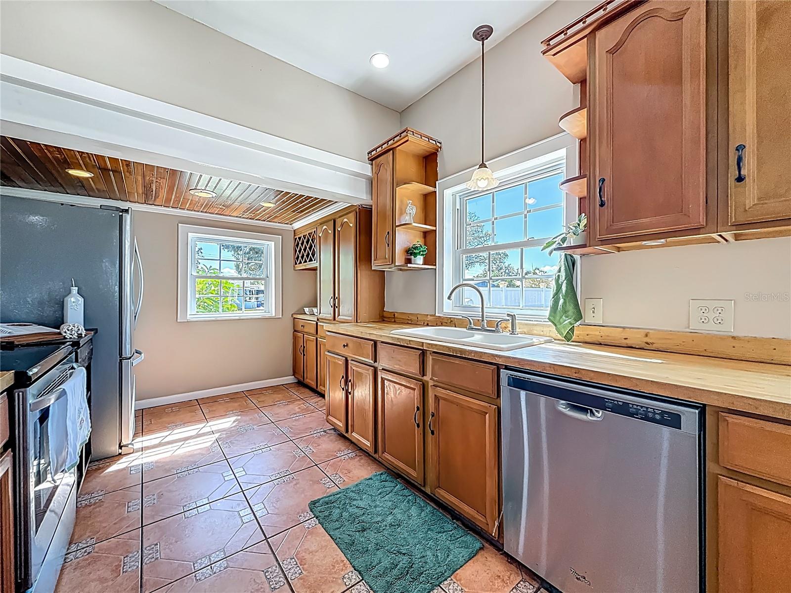 RIDGEWOOD ESTATES ADD - Residential