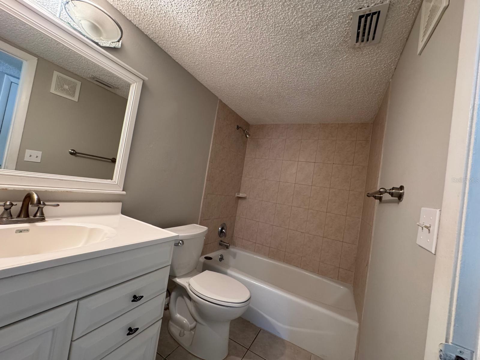 FOUR SEASONS CONDO - Residential Lease