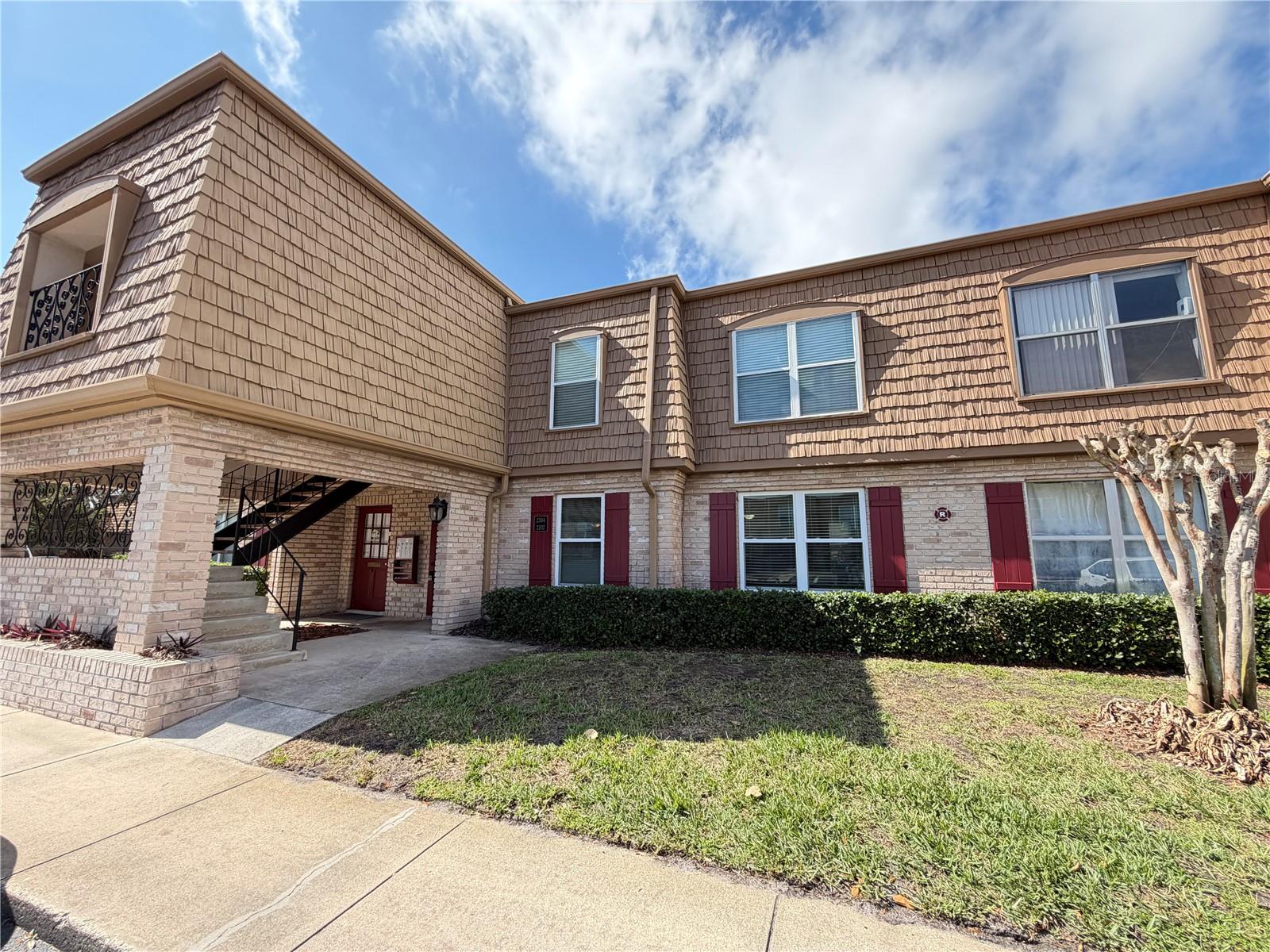 FOUR SEASONS CONDO - Residential Lease