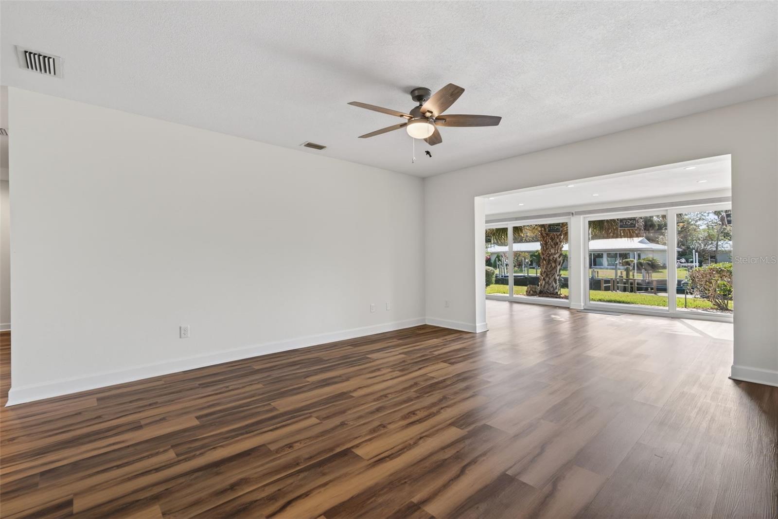 THE BAY VILLAS - Residential