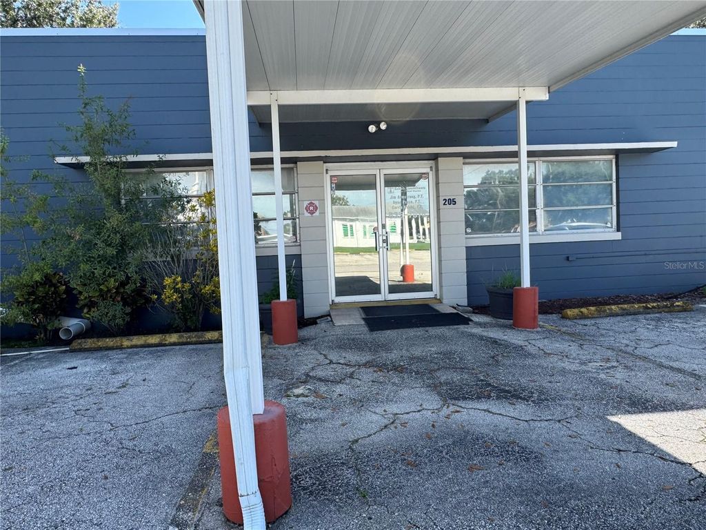 Photo of 205 N Scenic Highway, Frostproof, FL 33843 (MLS # K4903069)