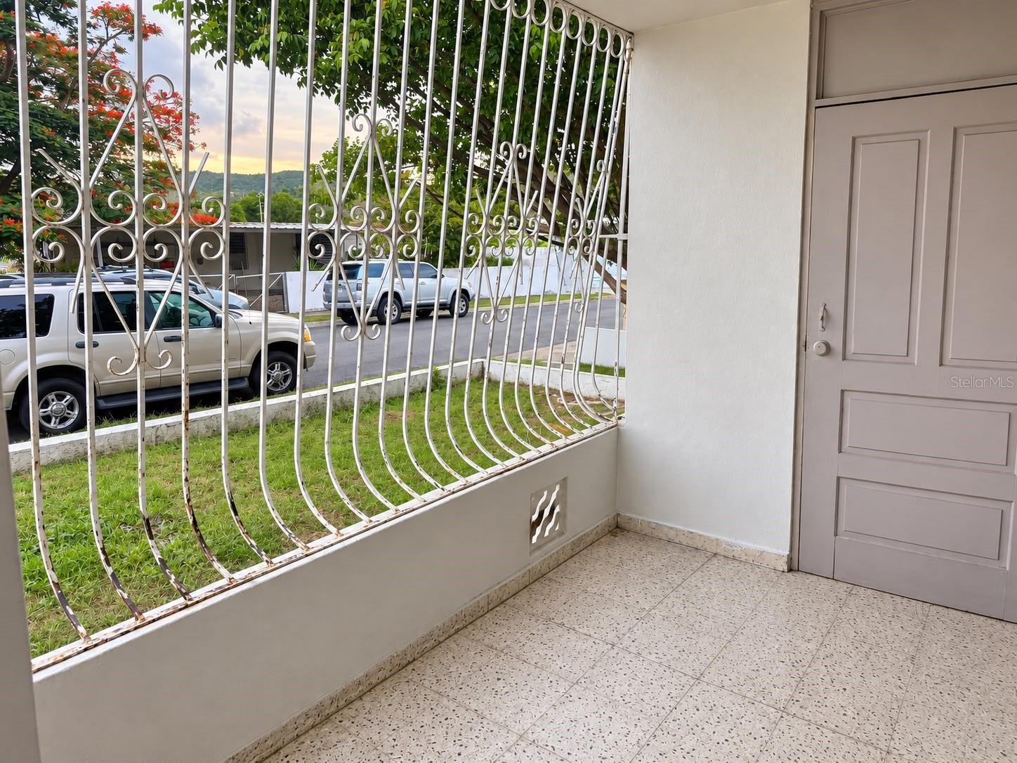 CALLE 35 URB JARDINES DEL CARIBE LL36