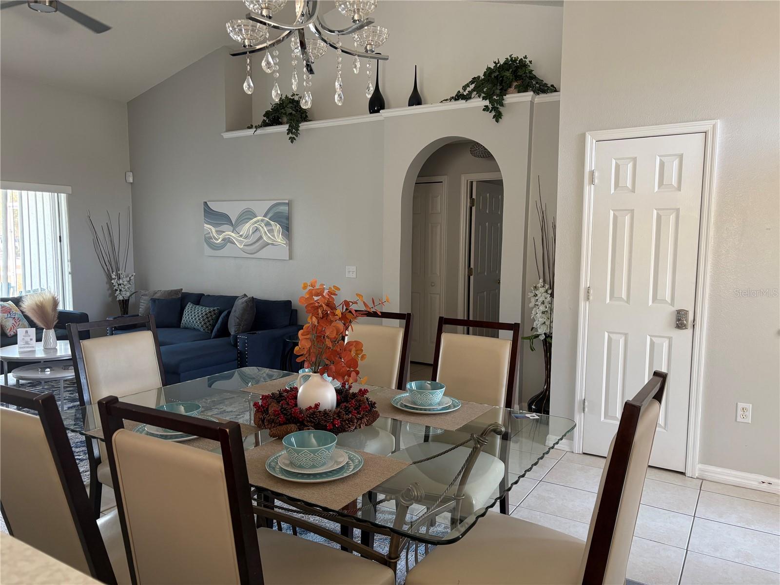 128 LAKE SHORE PARKWAY