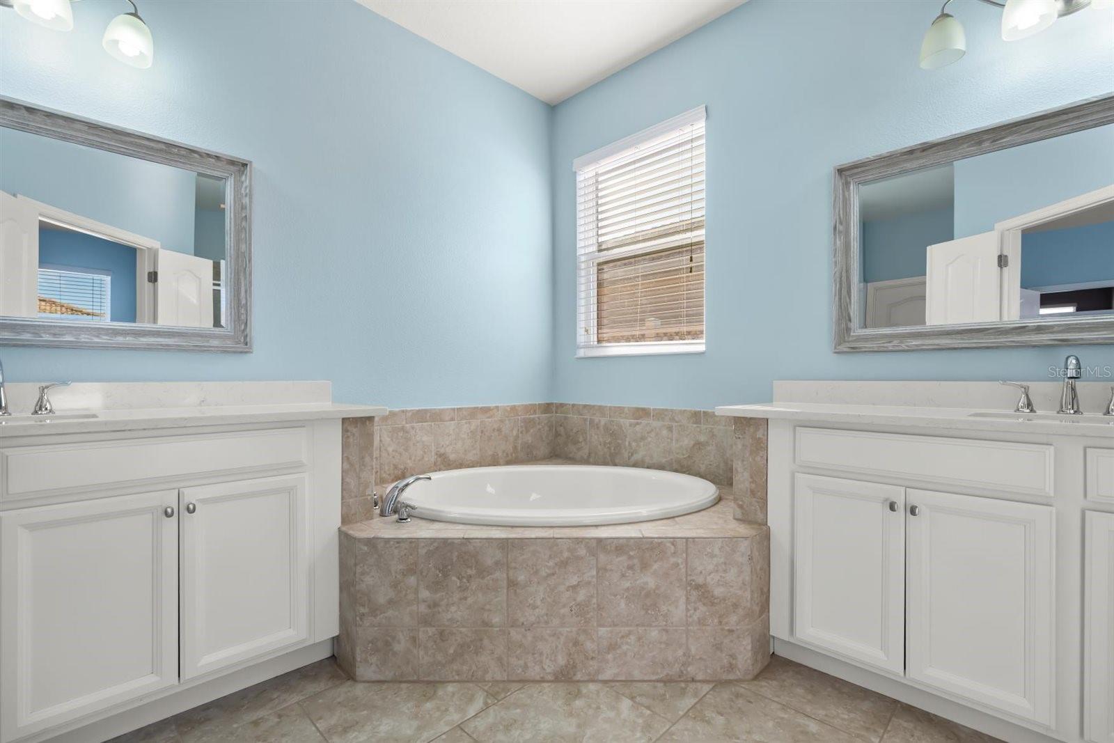 3451 LUNA BELLA LANE