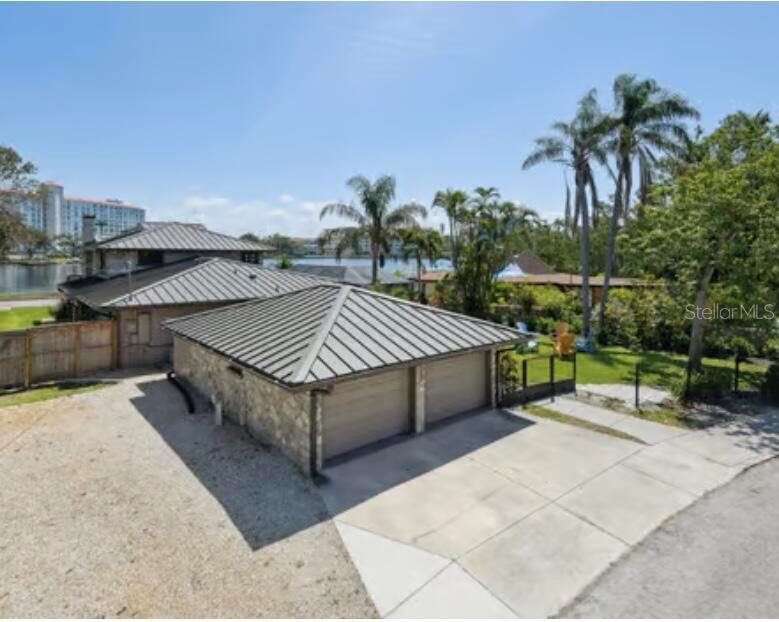 RIVERSIDE COURT - Residential