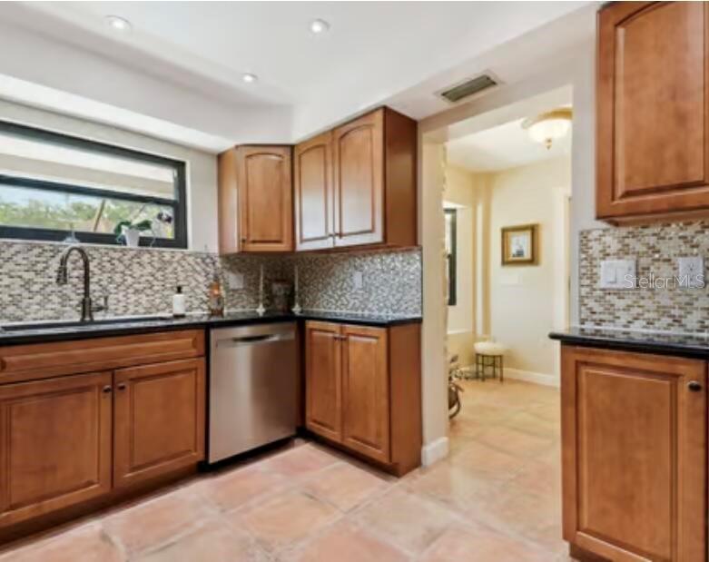 RIVERSIDE COURT - Residential