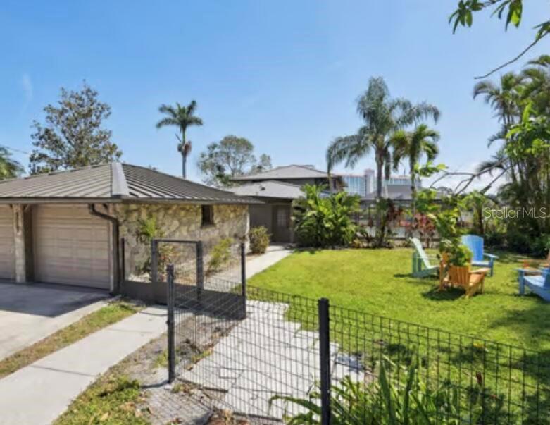 RIVERSIDE COURT - Residential